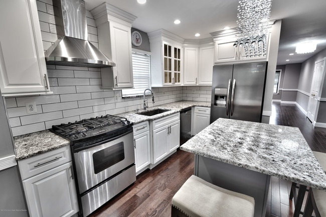 Building Photo - 368 Oak Knoll Dr