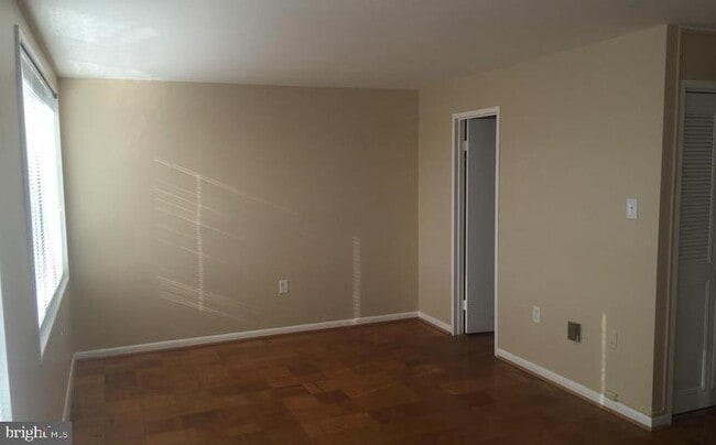 Building Photo - 10201 Grosvenor Pl