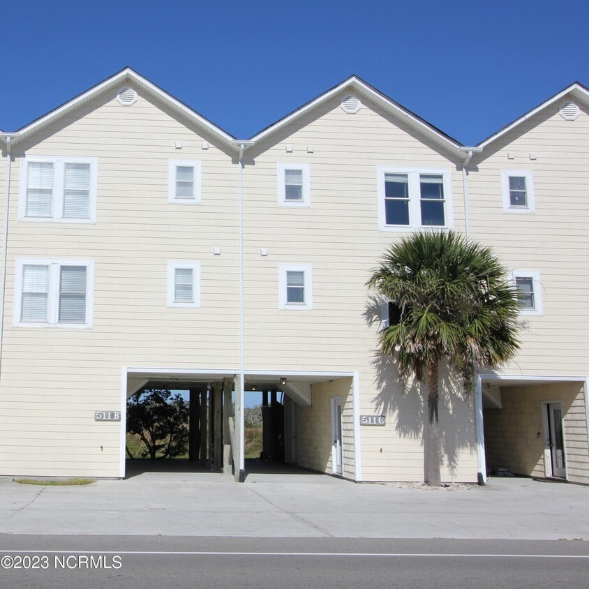 Foto principal - 511 N New River Dr