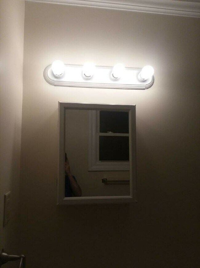 Foto del edificio - 3 Bedroom, 2 Story House