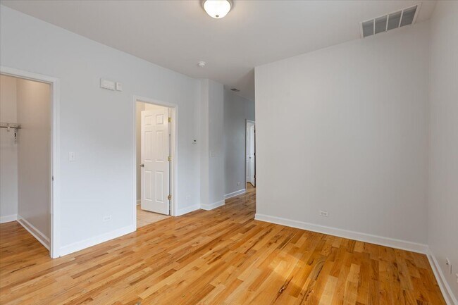 Foto del edificio - 1234 W 49th Pl