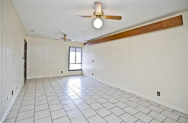 Foto del edificio - 335 S 7th St