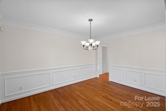 Building Photo - 7117 Kinsmore Ln