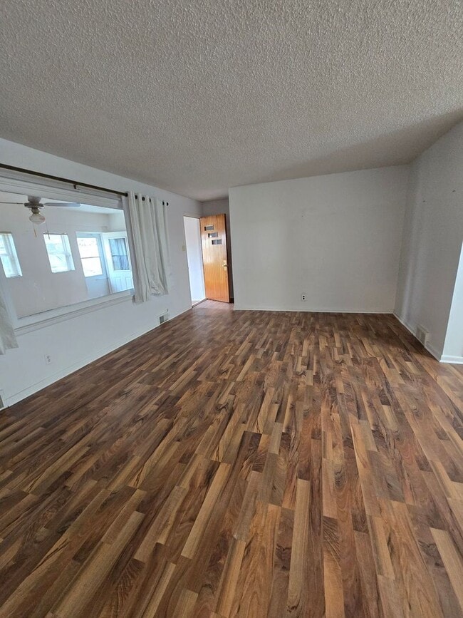 Foto del edificio - Eastside 4 BD w/garage