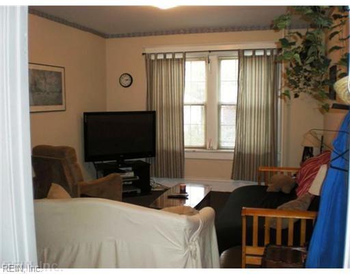 Building Photo - 940 Gates Ave