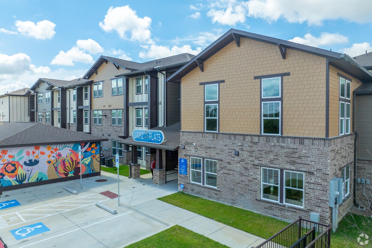 Entrance - Lapiz Flats Apartments