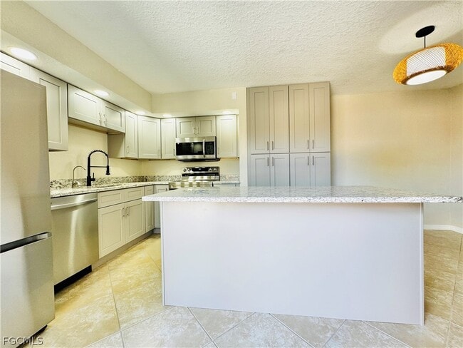 Building Photo - 5205 Cedarbend Dr