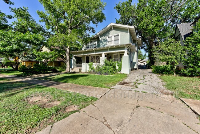 Building Photo - 408 Chautauqua Ave