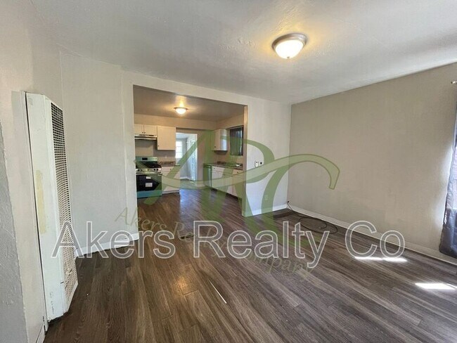 Building Photo - 1702 Van Buren St