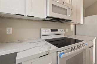 Building Photo - 8902 Alejo Dr