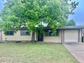 Building Photo - 2409 Lakeside Ave
