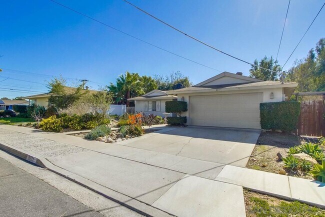 Foto del edificio - 8271 Beaver Lake Dr