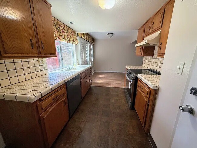 Foto del edificio - 1134 W Huntington Dr