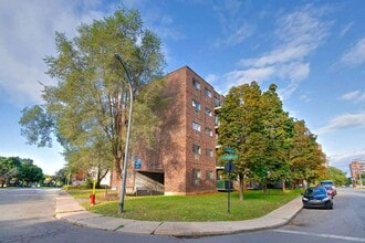 Building Photo - Sunnybrooke
