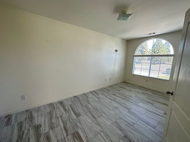 Building Photo - Spacious 4-Bedroom Gem with Modern Upgrade...