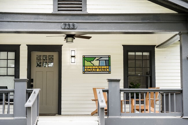 Foto del edificio - 733 Bonnie Brae Ave SW