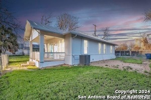 Building Photo - 1108 N Flores St