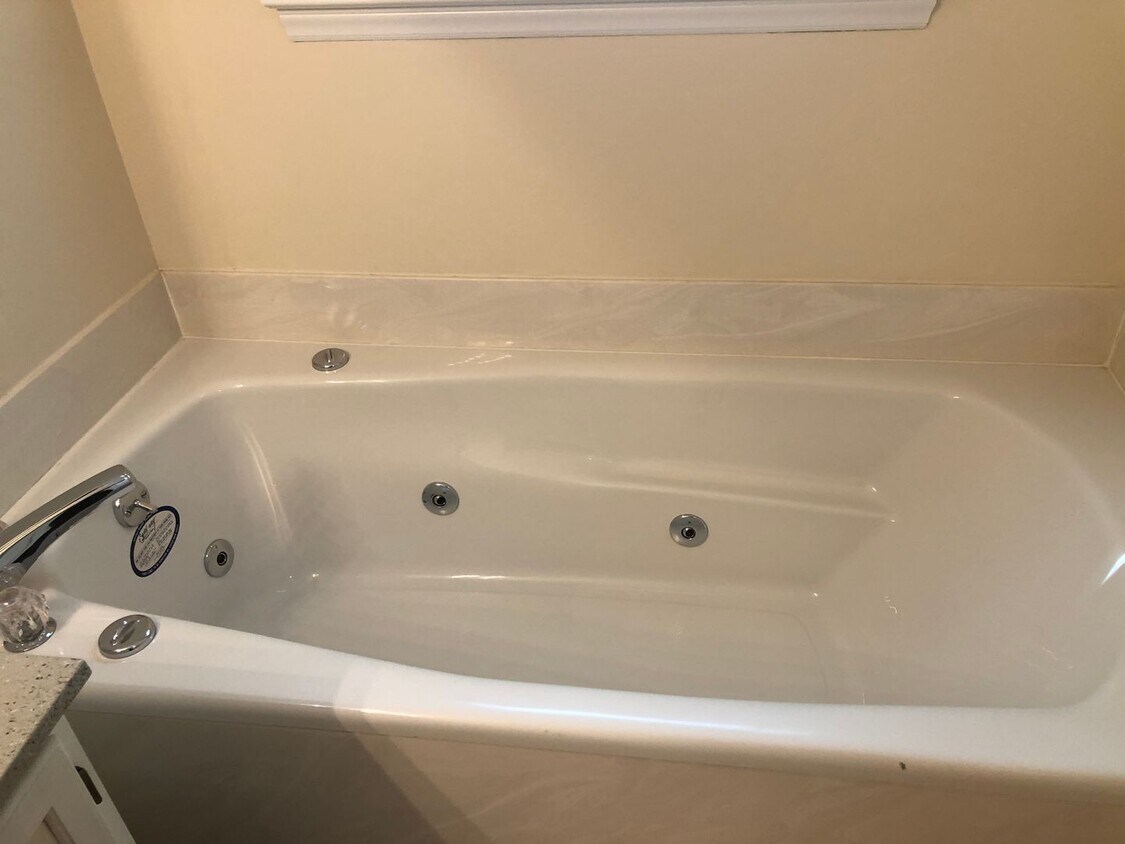 Foto principal - Fully Renovated 3BR w/ Appliances, Firepla...