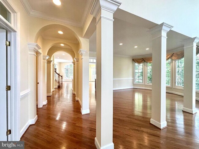Building Photo - 1460 Carrington Ridge Ln