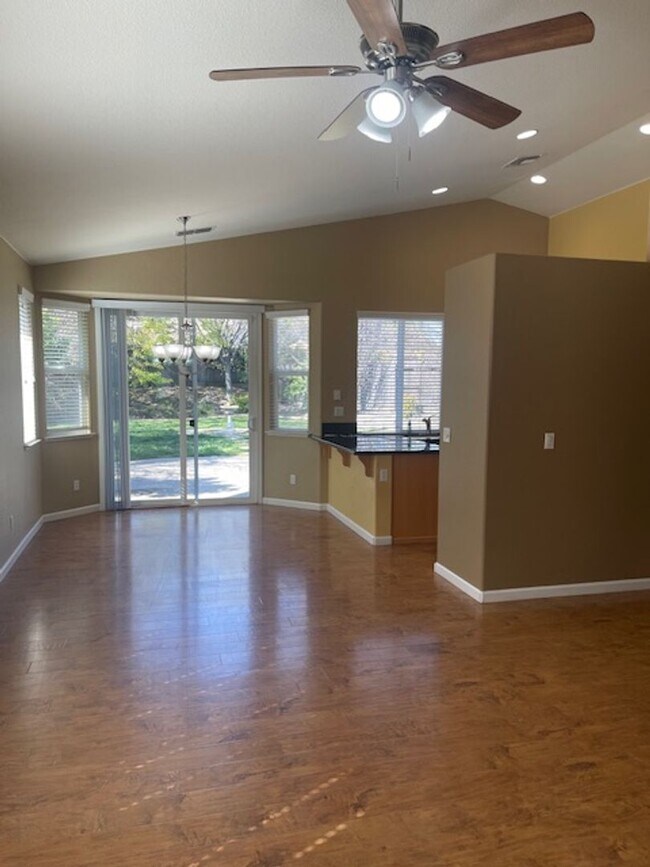 Foto del edificio - Desirable Folsom Property Near Russell Ranch Elementary School!