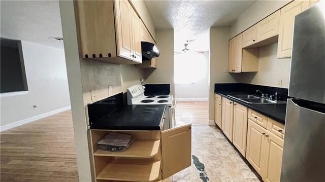 Building Photo - 924 E Monterey Ct