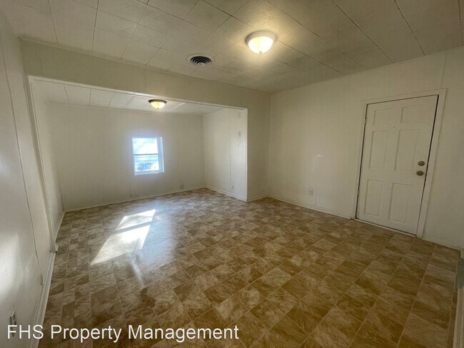 Building Photo - 3 br, 1 bath House - 2214 N Travis