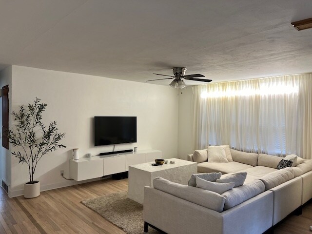 Foto del edificio - 2121 Burnett Ave