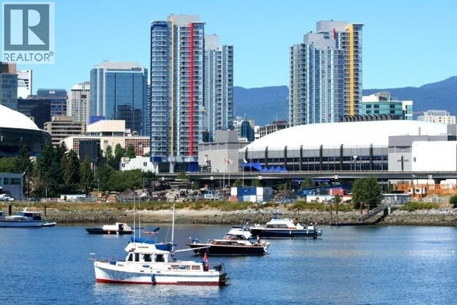 Building Photo - 111 W Georgia St