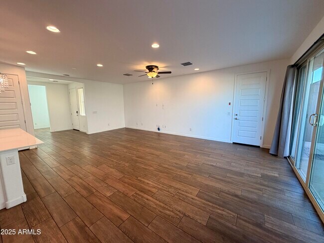 Foto del edificio - 9912 E Tahoe Ave