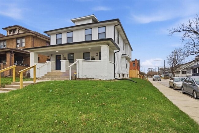 Building Photo - 1036 N Parker Ave