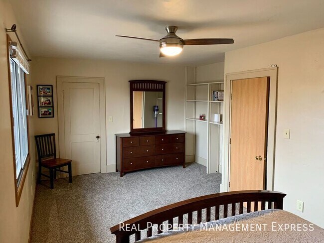 Foto del edificio - 2 Bedroom + Bonus Office in Central Sioux Falls!