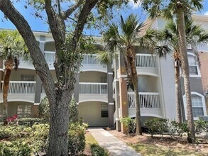 Building Photo - 13905 Fairway Island Dr