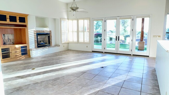 Foto del edificio - 4055 N Recker Rd