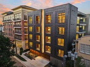 Building Photo - 170 Malone St