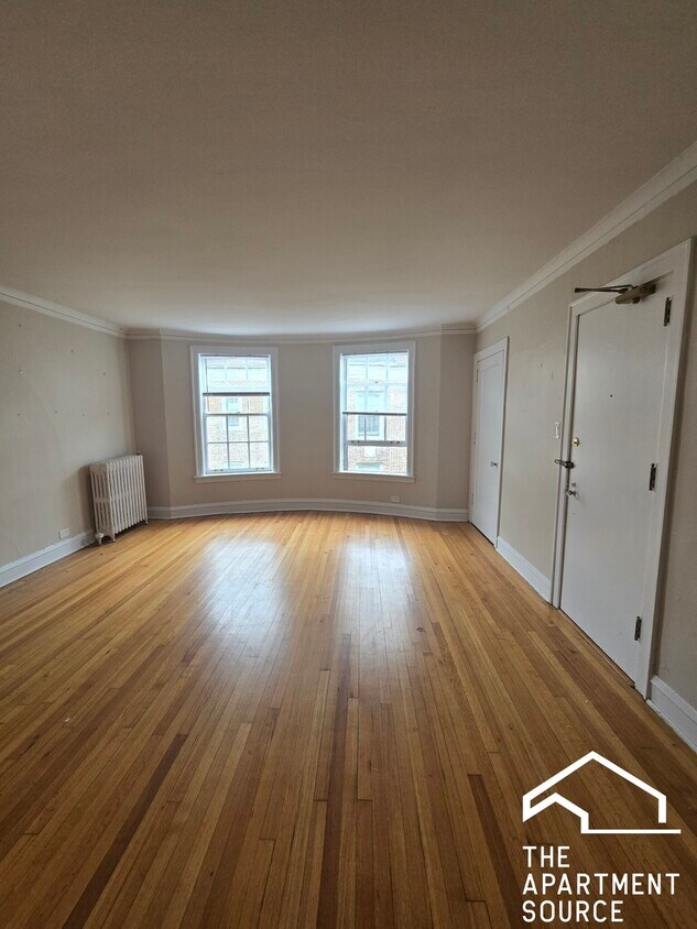 Foto principal - 909 Elmwood Ave