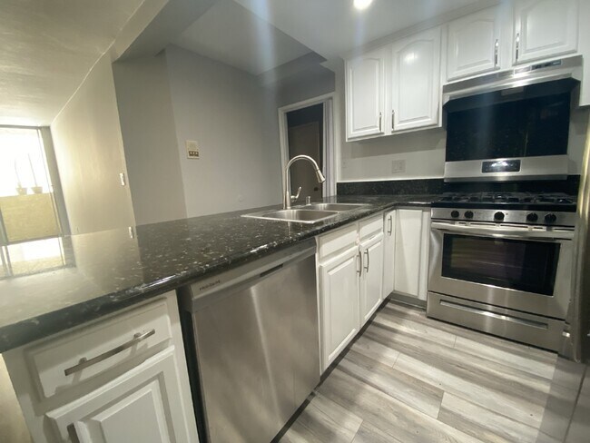 Foto del edificio - 2 + 2 Spacious Condo in Prime NoHo Locatio...