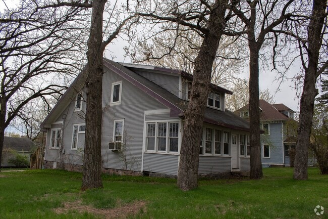 Building Photo - 601 2nd Ave S