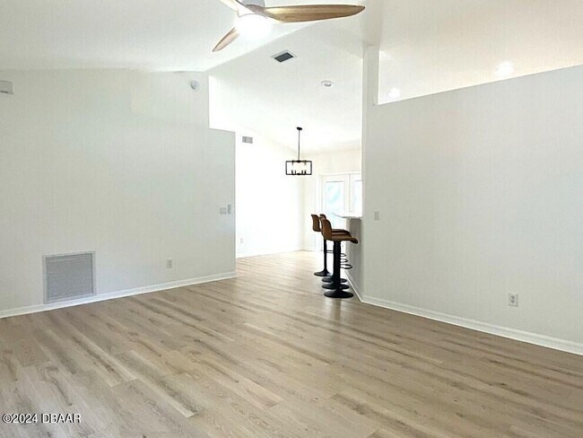 Foto del edificio - 1047 S Myrtle Ave