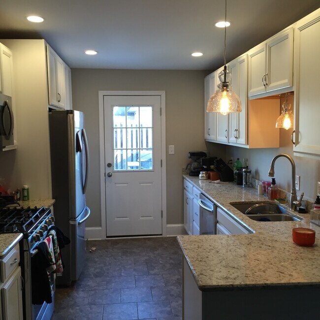 Kitchen - 1316 N Scott St