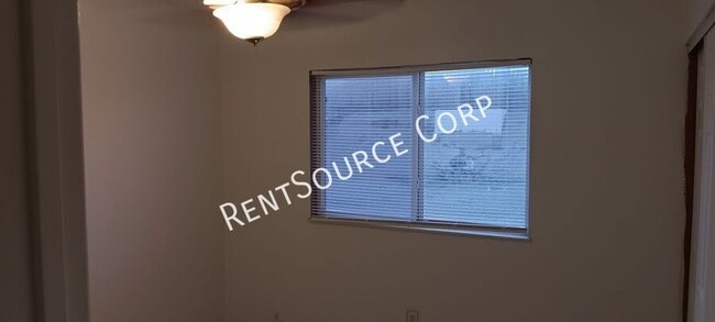 Building Photo - 304 Grove Ct