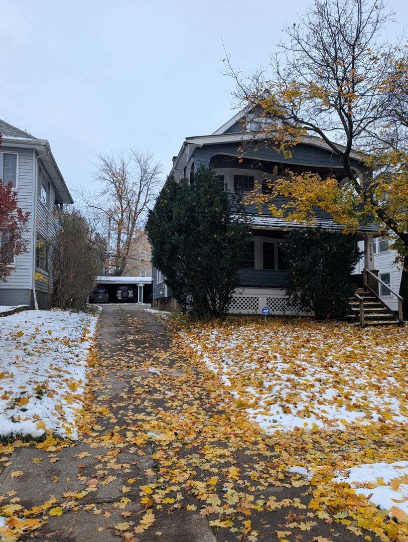 3160 Meadowbrook Blvd Cleveland Heights, OH 44118 – photo 2