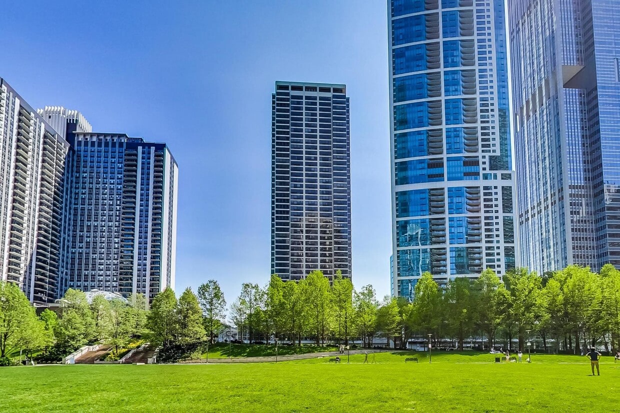 Foto principal - 360 E Randolph St