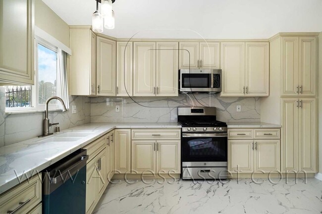 Building Photo - Beautiful Single-Story 4 Bed/2 Bath Home I...