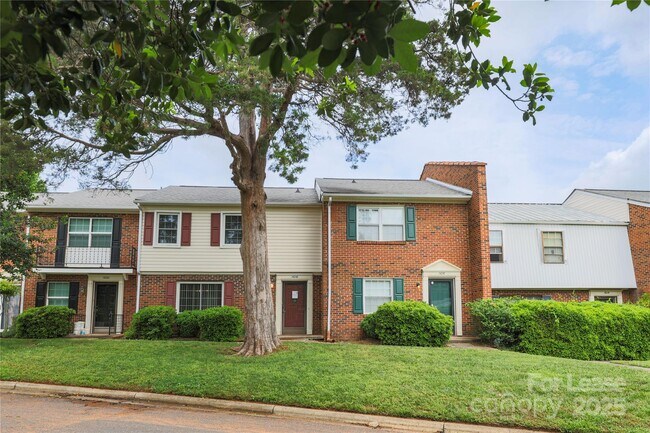 Foto del edificio - 11018 Hunter Trail Ln
