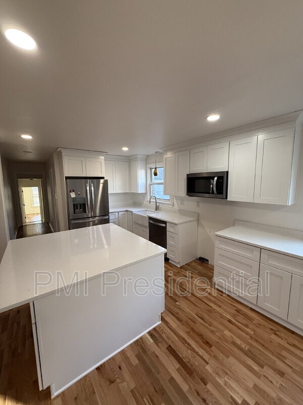 Foto del edificio - 15900 Beach Rd