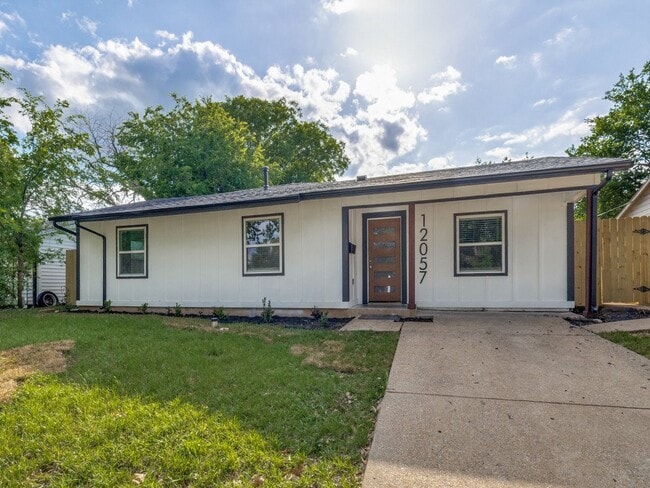 Building Photo - 12057 Bellafonte Dr