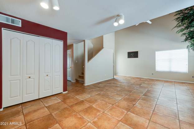 Foto del edificio - 2726 E Cambridge Ave