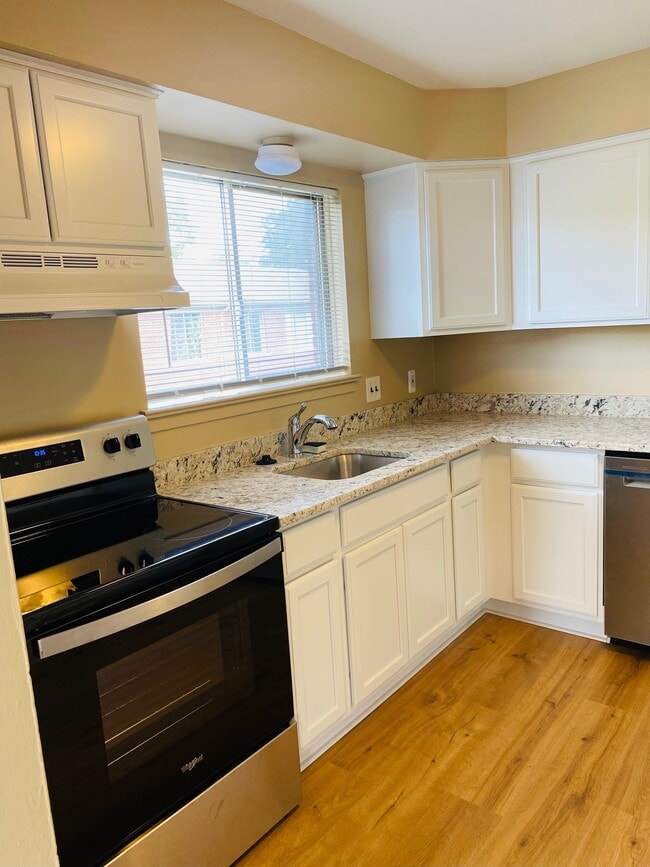 Modern Unit - 123 Campbell St