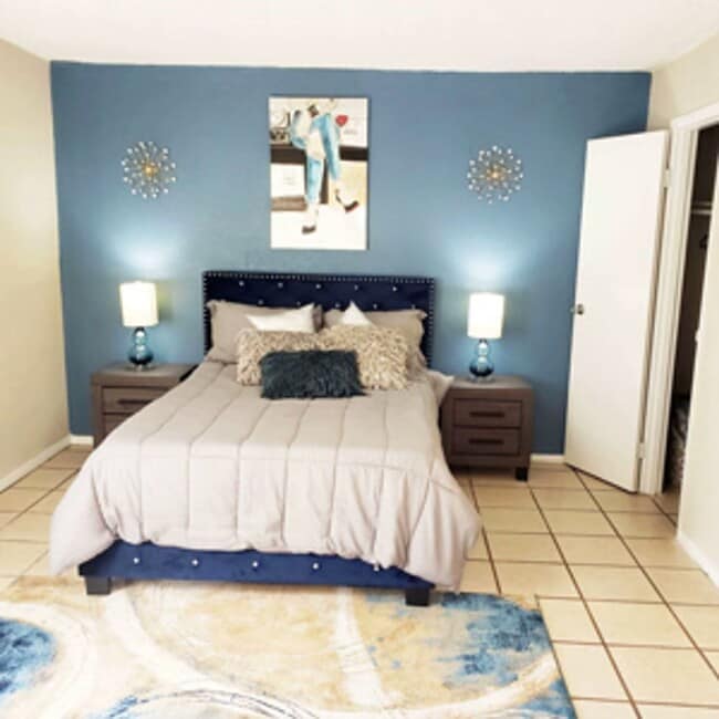 Building Photo - Tradewinds Villas
