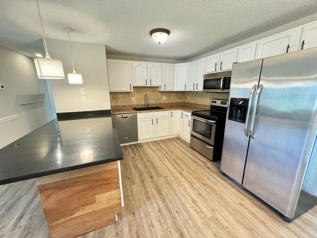 Building Photo - Adorable Ranch with Updates in Steele Cree...